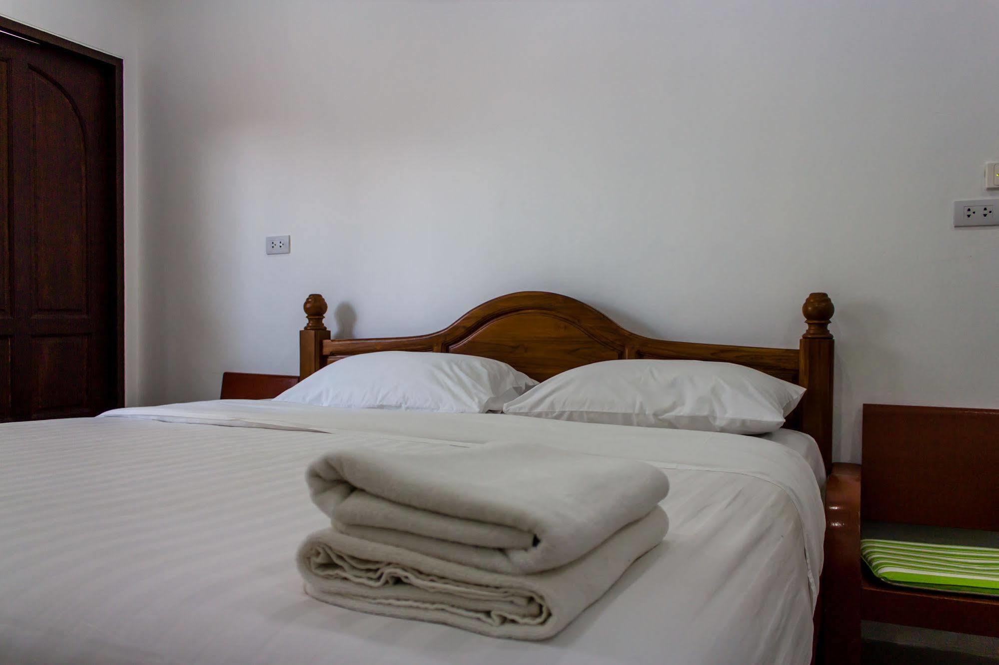 Pelegrin Hotel Samui Bophut Buitenkant foto